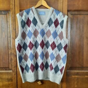 Vintage Le Tigre Grandpa style tan v-neck argyle knit sweater vest size large
